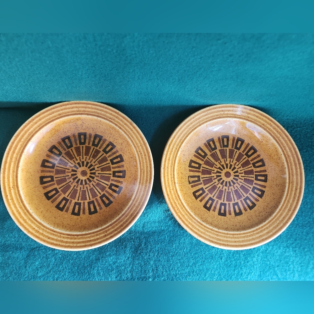 2 Vintage Plates Homer Laughlin MCM Sun Speckled Ceramics Aztec 1970s